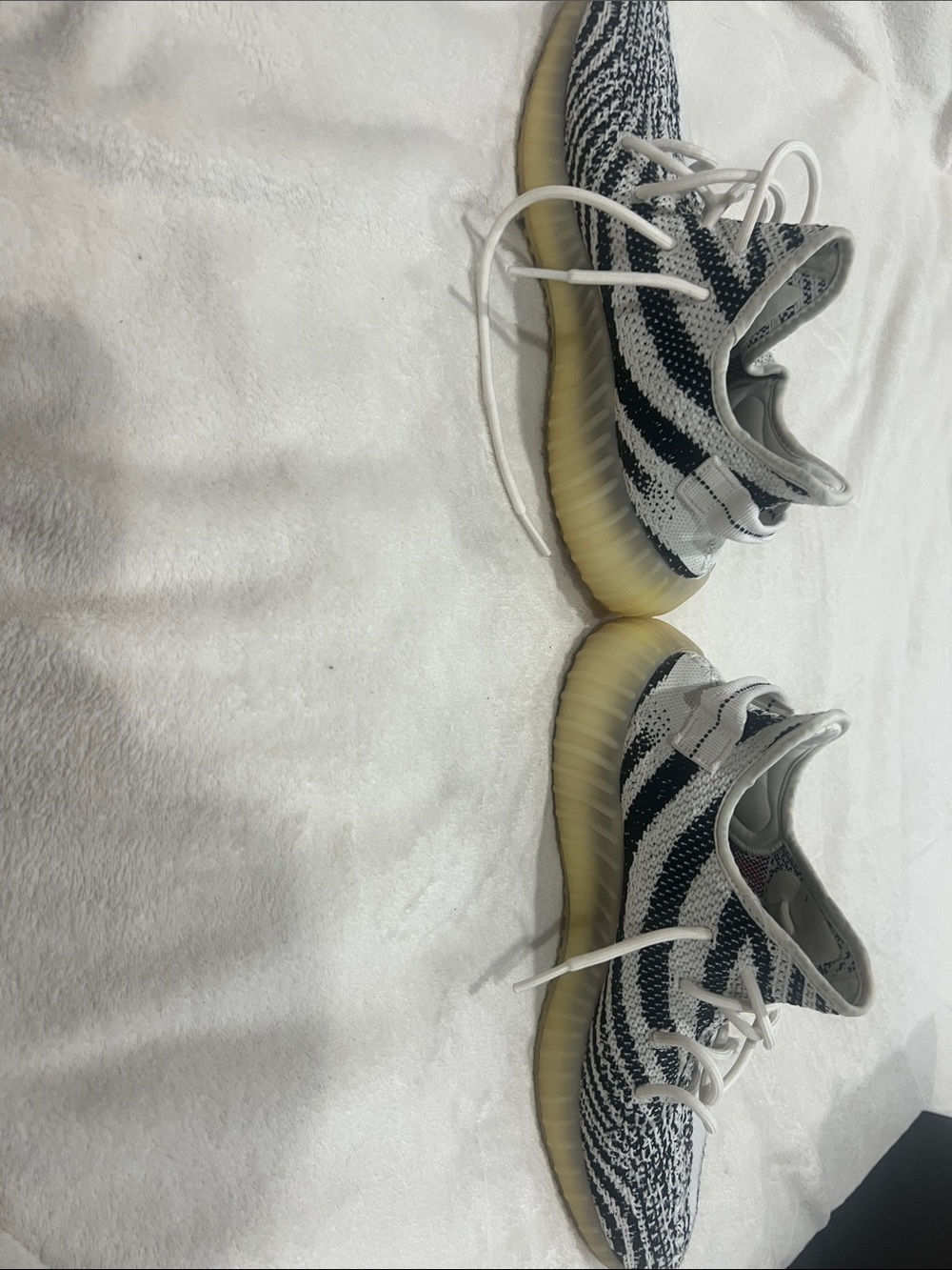 Yeezy Boost 350 V2 Zebra White Black with Red Stripe - Picture 4 of 6